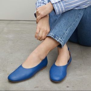 everlane italian leather day glove in deep blue